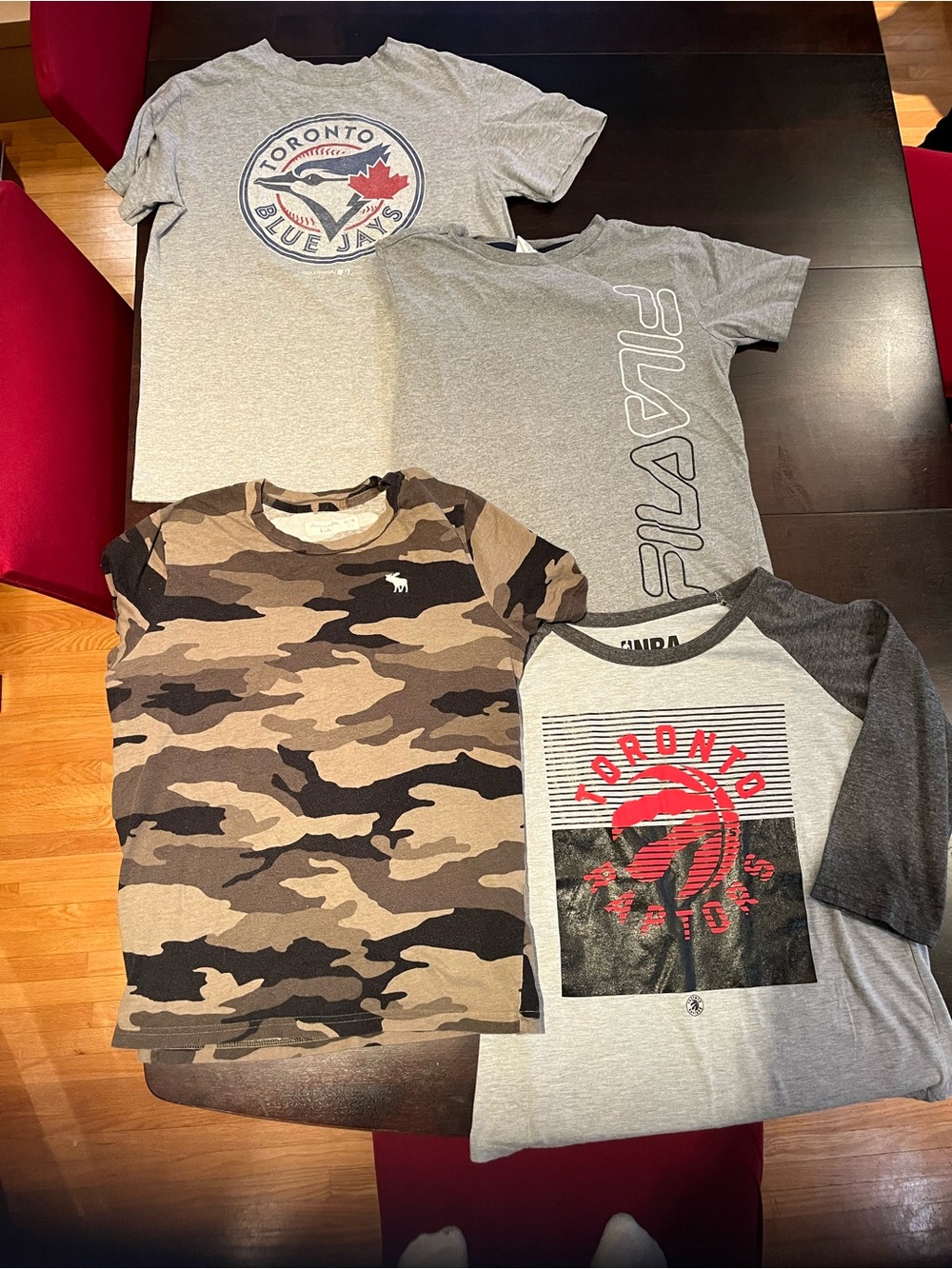 4pc: Toronto Blue Jays, Fila, Abercrombie Kids, Toronto Raptors (L)